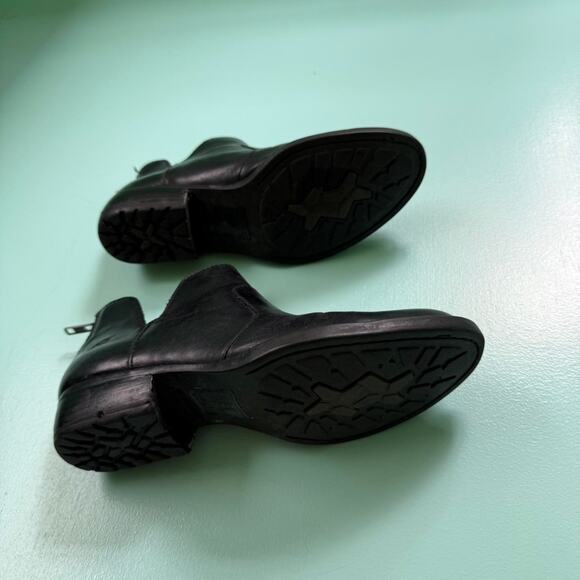 Born Black leather ankle boots with back zipper - size 6.5 Women - Picture 5 of 8